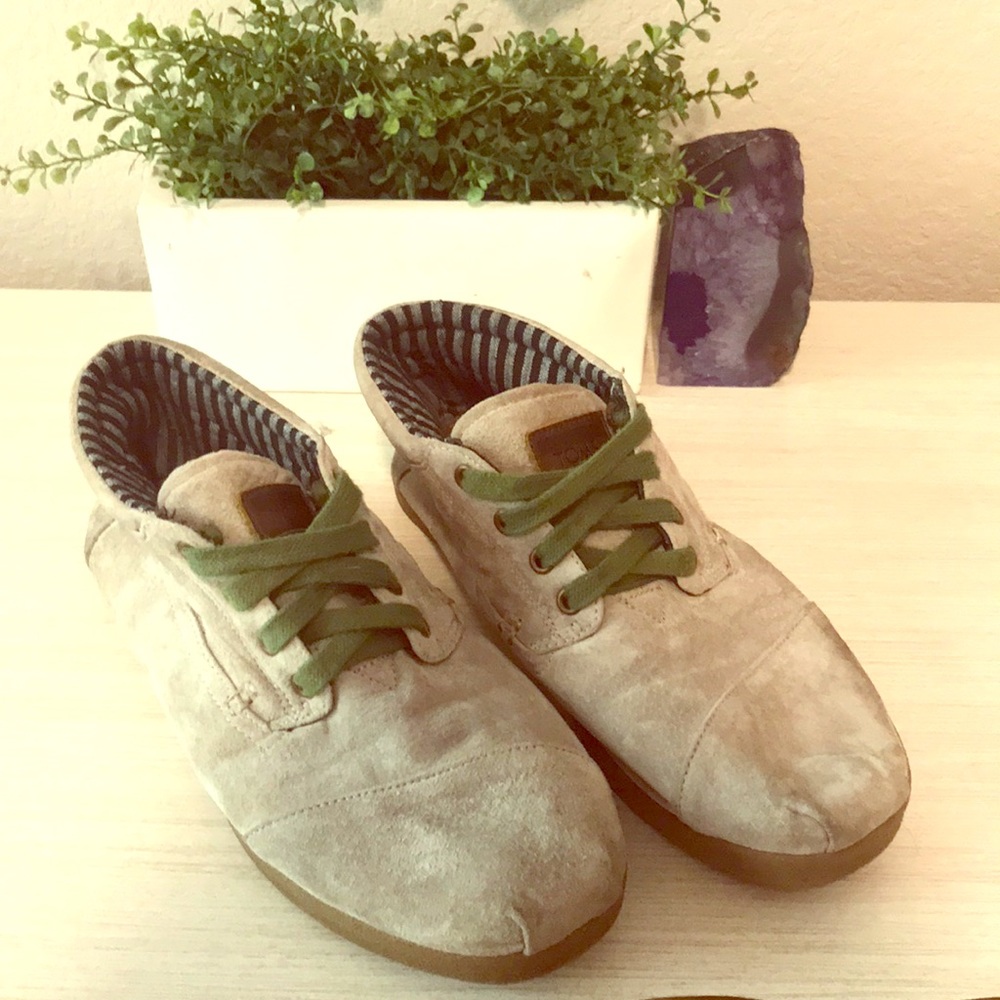 Tan Suede Men’s Toms